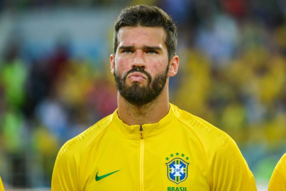 Alisson  surge como uma espécie de regulador emocional do grupo (Imagem: Alizada Studios | Shutterstock)