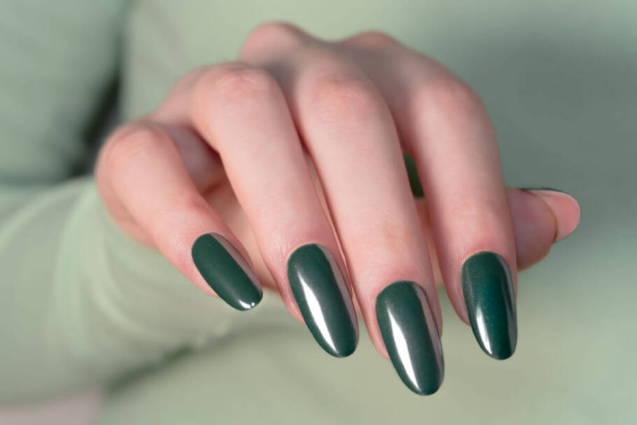 Musgo, oliva e verde militar aparecem como escolhas elegantes para fugir dos clássicos (Imagem: s.borisevich | Shutterstock)