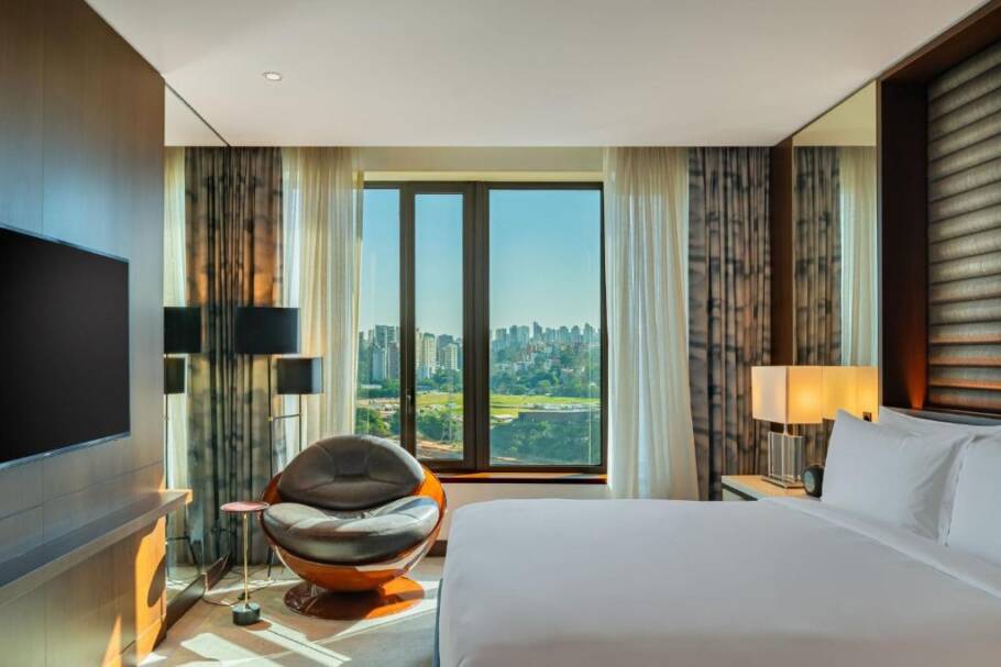 Interior de um dos luxuosos quartos do JW Marriott Hotel São Paulo