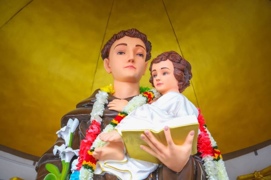 Santo Antônio fortalece a esperança e ajuda em momentos difíceis (Imagem: Immaculate | Shutterstock)