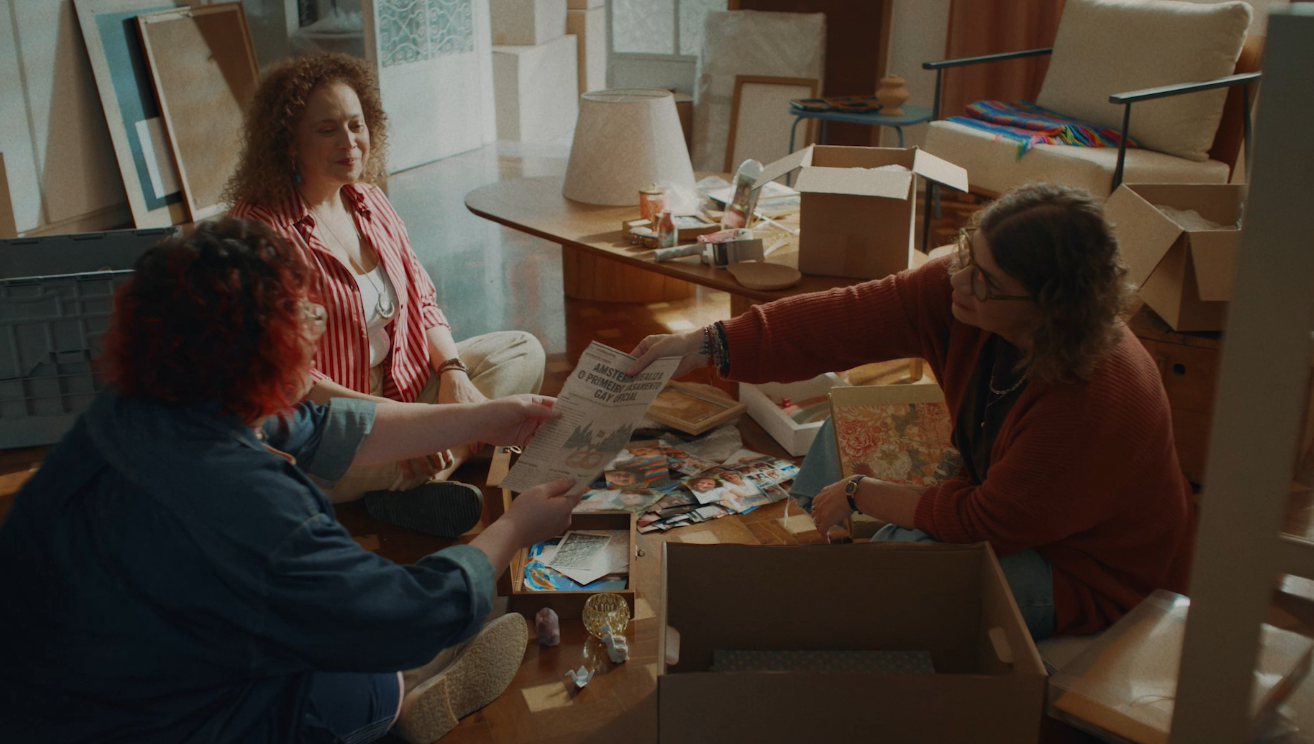 A ideia da campanha de Amstel, com o lema “Puro Orgulho, Pura Legado, Pura Coragem” foi justamente “promover espaços de pertencimento, respeito e celebração da diversidade”