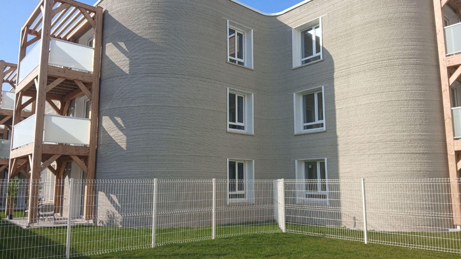 A França acaba de inaugurar um edifício que pode marcar um antes e um depois na forma como a habitação social é construída.