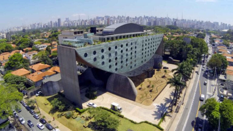 No bairro Jardins, em São Paulo, um hotel se tornou quase impossível de confundir com qualquer outro prédio.