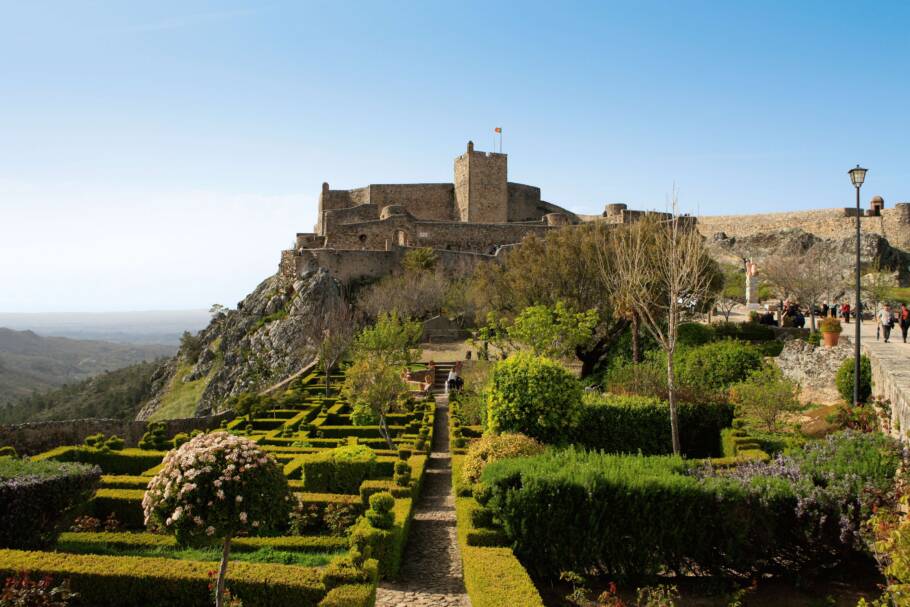 Marvão abriga uma vila medieval do século 13 cercada por muralhas