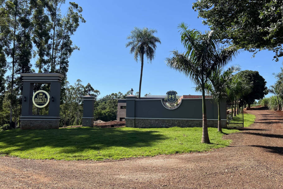 Estância Moretti recebe visitantes interessados em conhecer o processo produtivo e degustar rótulos da marca
