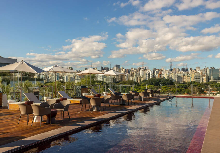 A icônica piscina do Hotel Unique