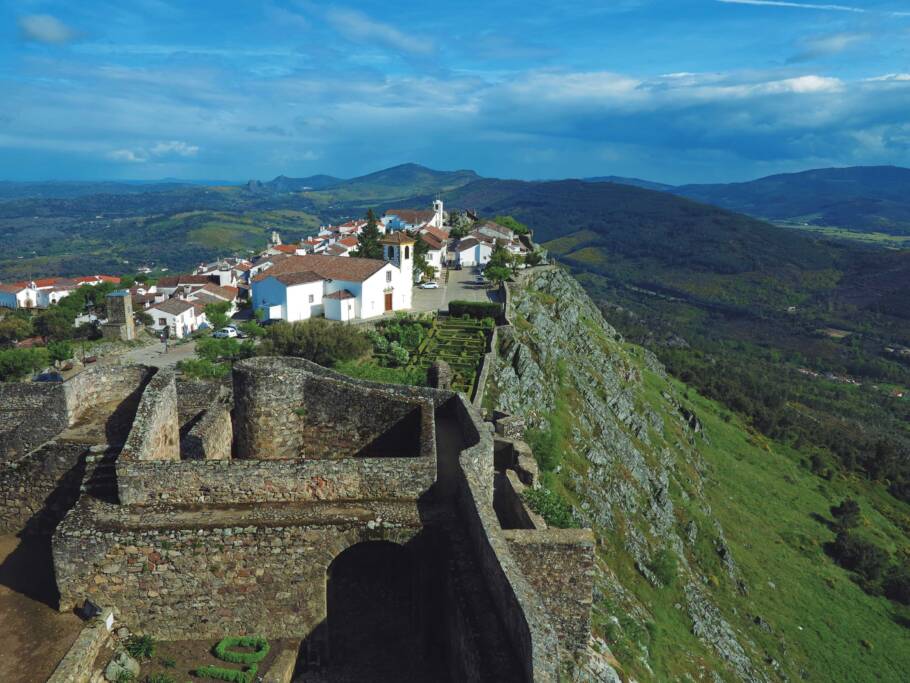 Vista da Vila de Marvão, que fica no alto de uma colina