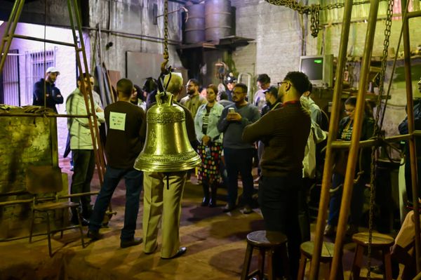 Museus orgânicos mantêm a memória de Uberaba viva Oficina preserva técnica secular italiana de fundição manual de sinos de bronze com notas musicais