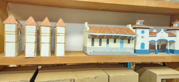 Museus orgânicos mantêm a memória de Uberaba viva São maquetes de patrimônios históricos, casarões, cenários e paisagens feitos inteiramente de papelão reciclado