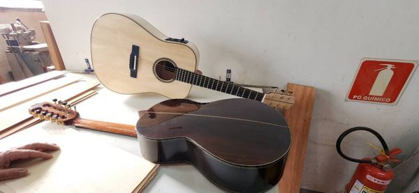 Museus orgânicos mantêm a memória de Uberaba viva Violas e violões produzidos manualmente pelo uthier Wagner Braga e Souza