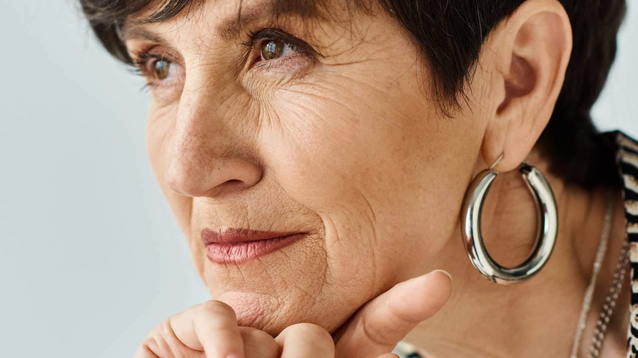 Conheça os cortes de cabelo mais indicados para mulheres com mais de 60 anos e rosto redondo, com efeito visual de alongamento e leveza.