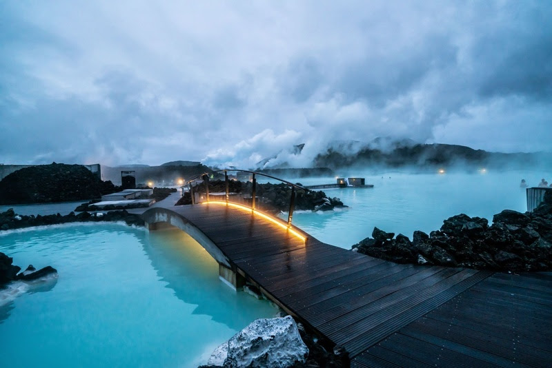 Turismo do sono ganha espaço e movimenta mercado bilionário A Blue Lagoon fica a poucos minutos do aeroporto de Keflavík, na Islândia